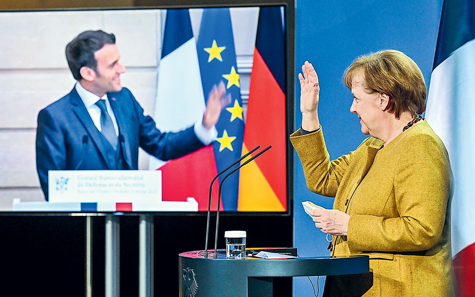 μέρκελ-και-μακρόν-υπέρ-αμυντικής-χειρ-561254554