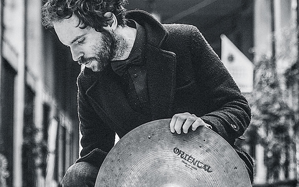 ο-μουσικός-μετανάστης-billy-pod-561255127