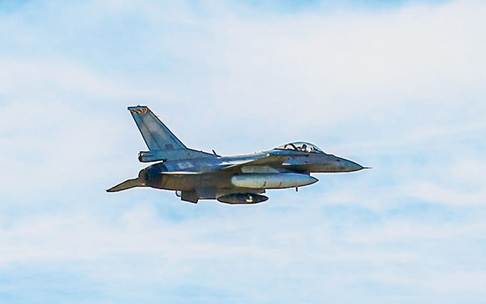 Οι άγνωστες πτυχές από το μεγάλο ταξίδι του F-16 Viper-2