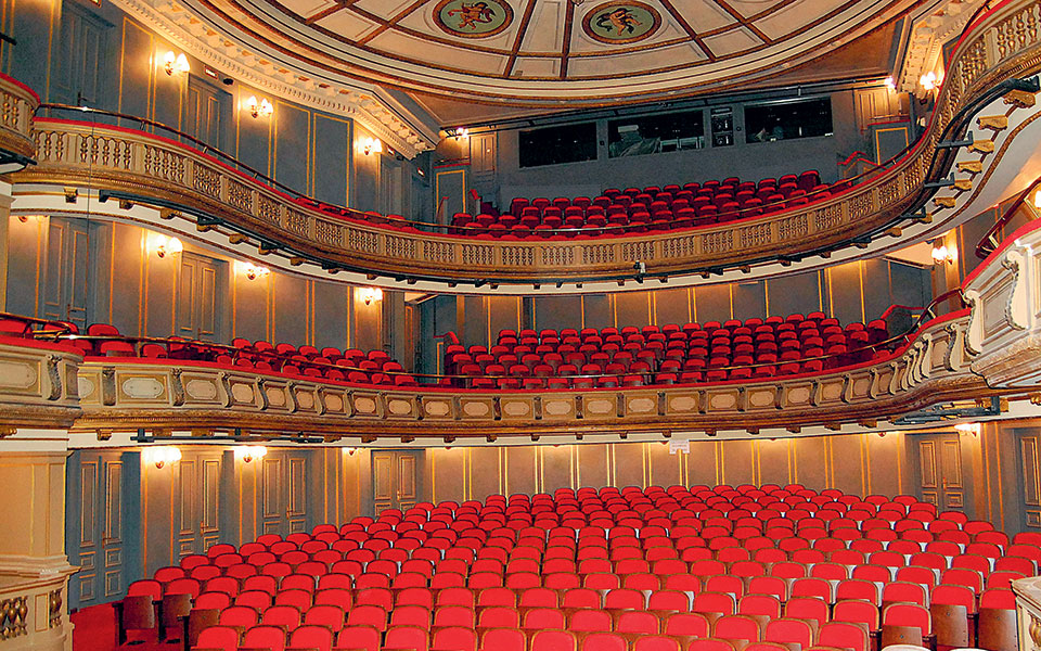 μηνύσεις-και-εκκαθαρίσεις-στην-τέχνη-561257305