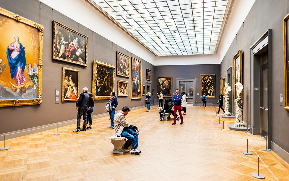 πουλώντας-έργα-για-την-επιβίωση-του-μο-561259087