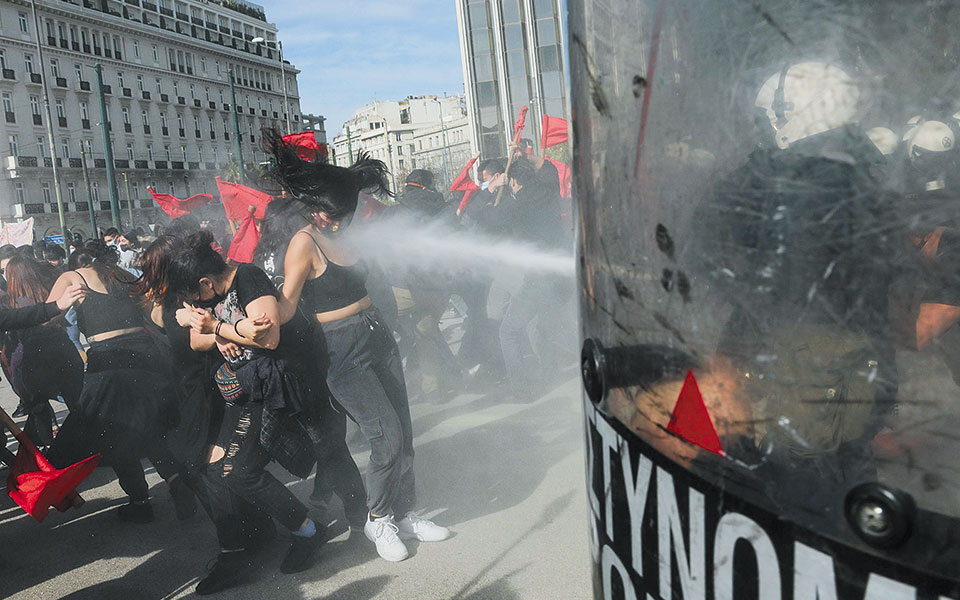 επεισόδια-και-προσαγωγές-στο-πανεκπα-561259852