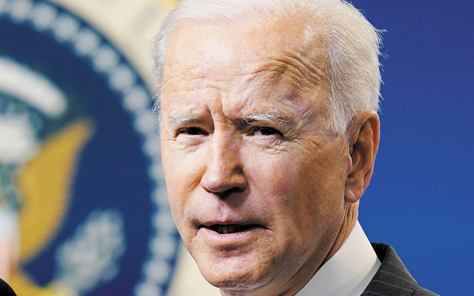 σκληρή-γραμμή-μπάιντεν-έναντι-της-κίν-561261364