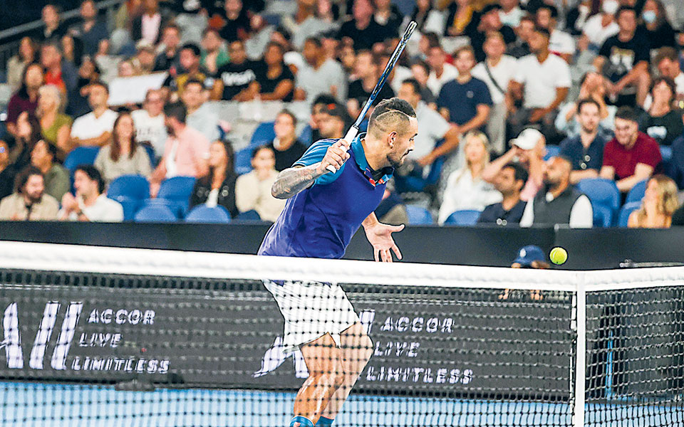 με-άδειες-εξέδρες-συνεχίζεται-το-οπεν-561262783