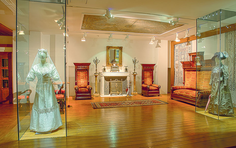 η-πολύπλευρη-παρουσία-του-λαογραφικο-561263131