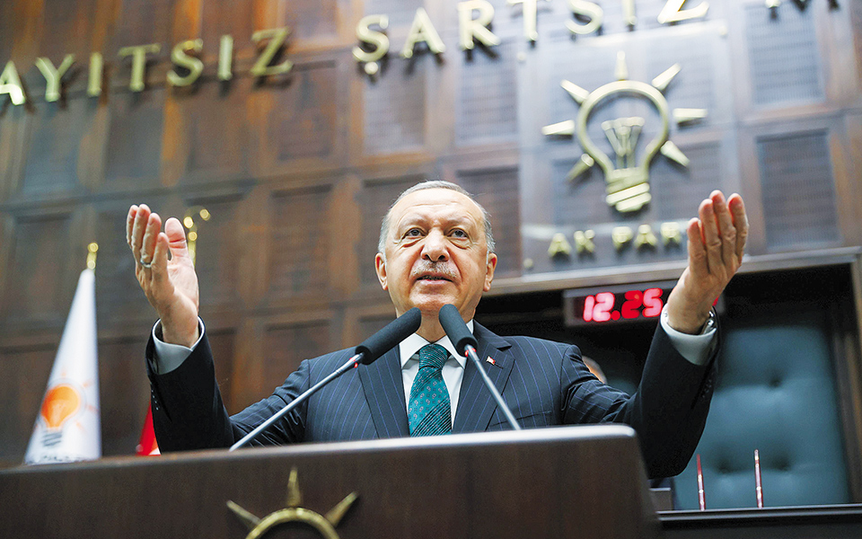 επιθέσεις-σε-μητσοτάκη-μακρόν-και-αντ-561263869