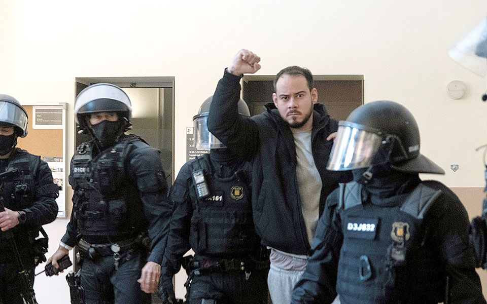 συνελήφθη-καταλανός-ράπερ-561267049