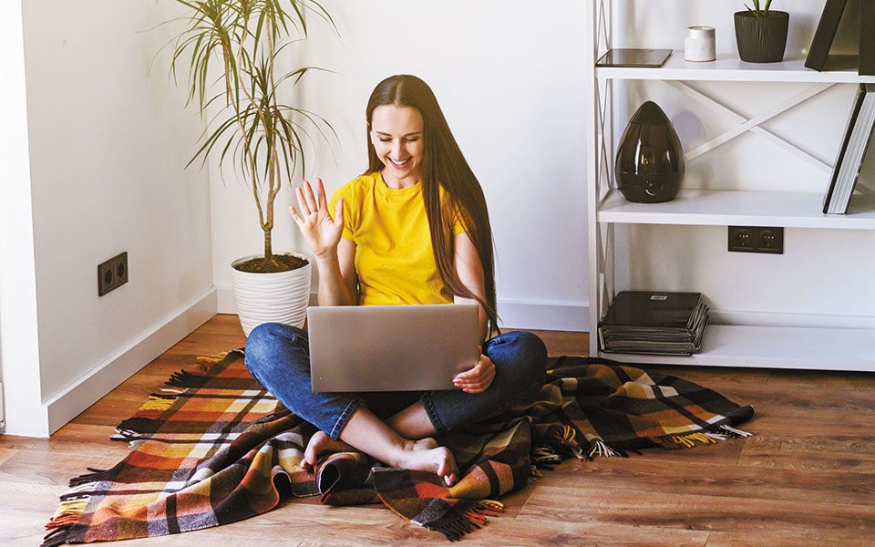 φοιτητική-ζωή-εξ-αποστάσεως-σε-καραντ-561268537