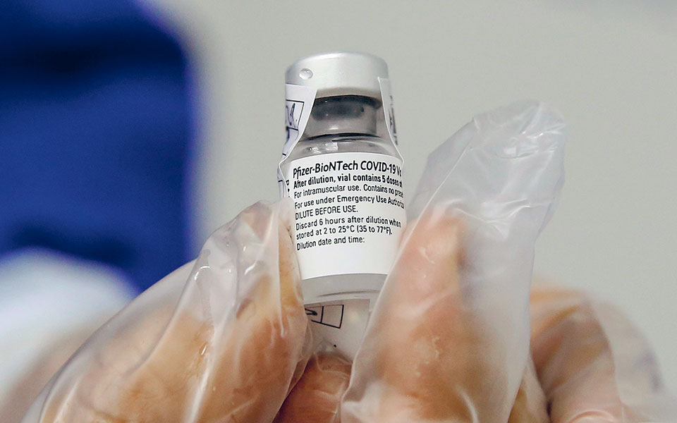 εμβόλιο-pfizer-και-νοτιοαφρικανική-μετάλλ-561269707