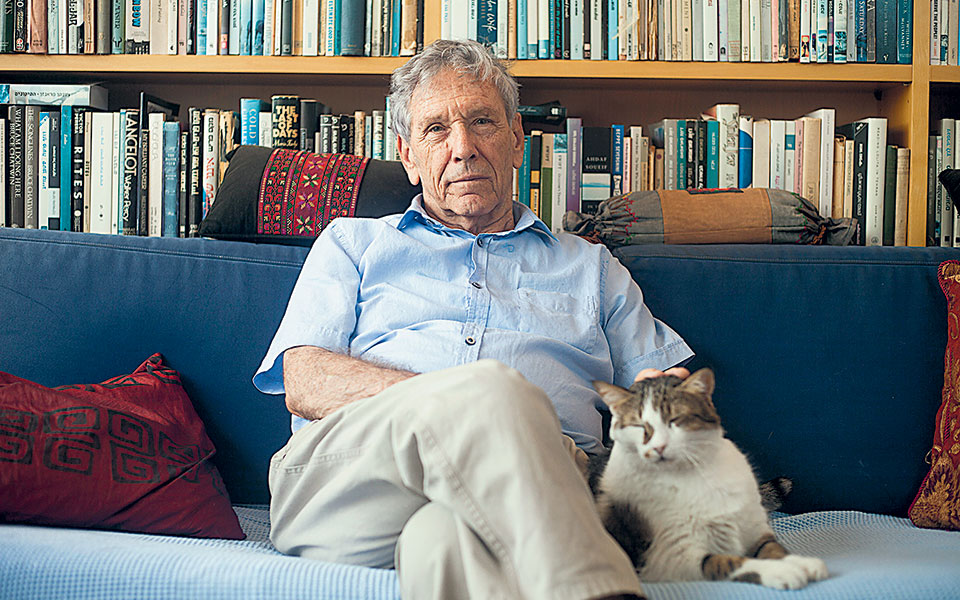 μεταμφιεσμένο-σε-αγάπη-561274009