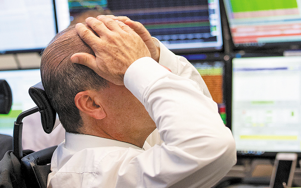 πτώση-δεικτών-και-στροφή-επενδυτών-στ-561274570