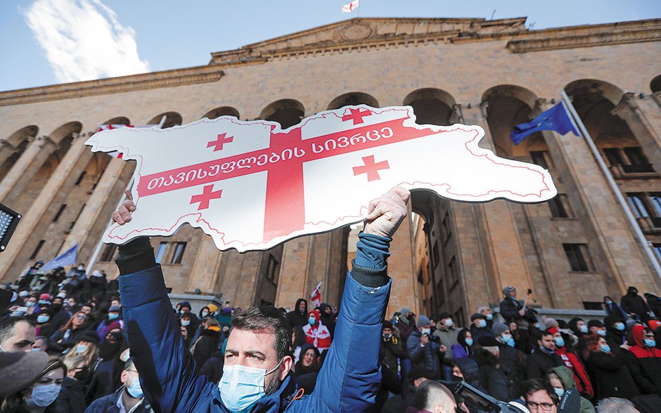 πολιτική-κρίση-στη-γεωργία-561274711