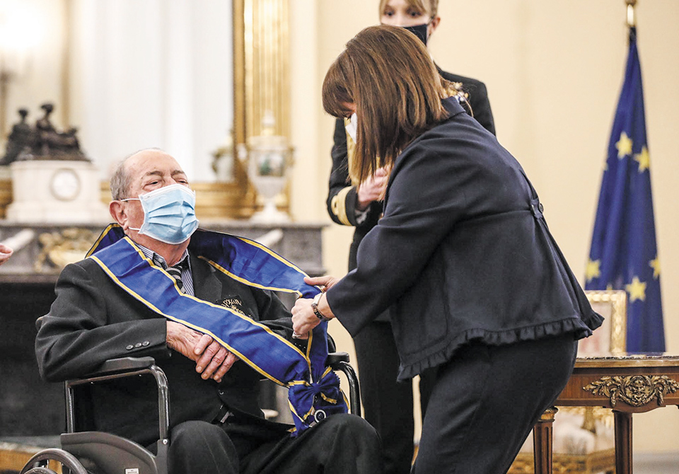 Η Κατερίνα Σακελλαροπούλου τίμησε τον μέγα ευεργέτη Ιάκωβο Τσούνη-2