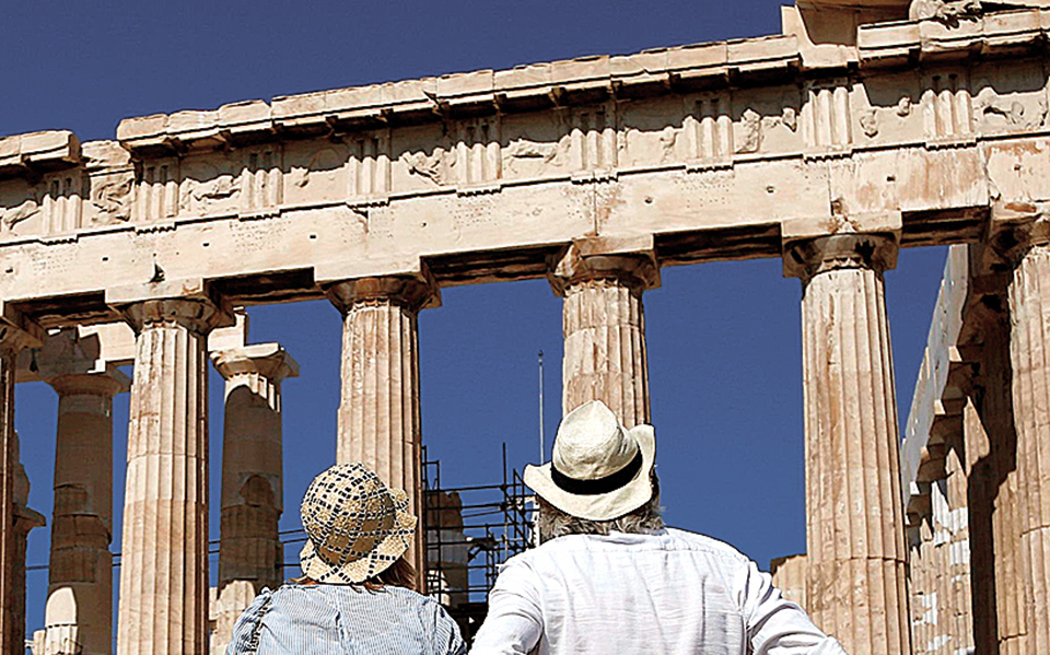 τι-βλέπουν-φέτος-για-τον-τουρισμό-561277606