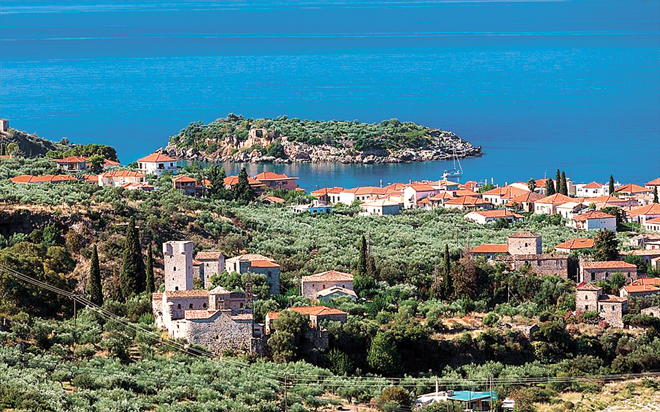 Το Λύκειο των Ελληνίδων αναδεικνύει σε μια έκδοση μανιάτικα ήθη και έθιμα-3