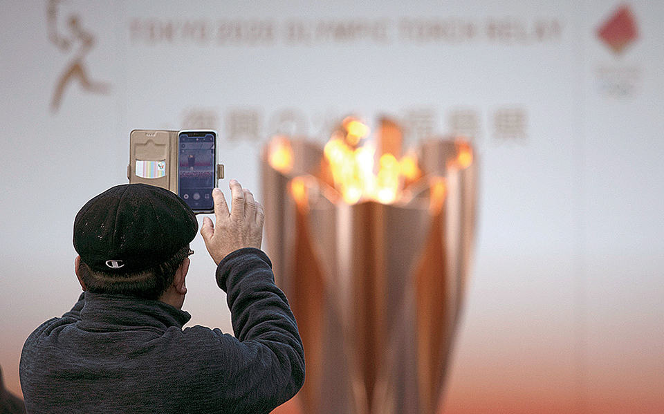 σιωπηλή-η-ολυμπιακή-λαμπαδηδρομία-561277726