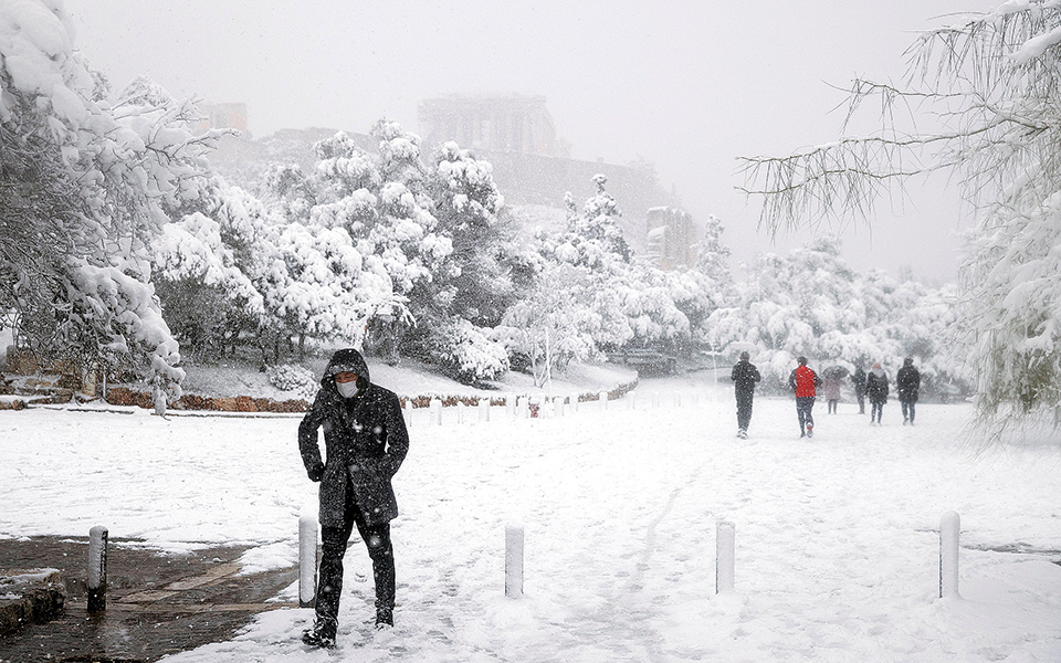 πολικό-ψύχος-καύσωνες-και-ξηρασία-561277633