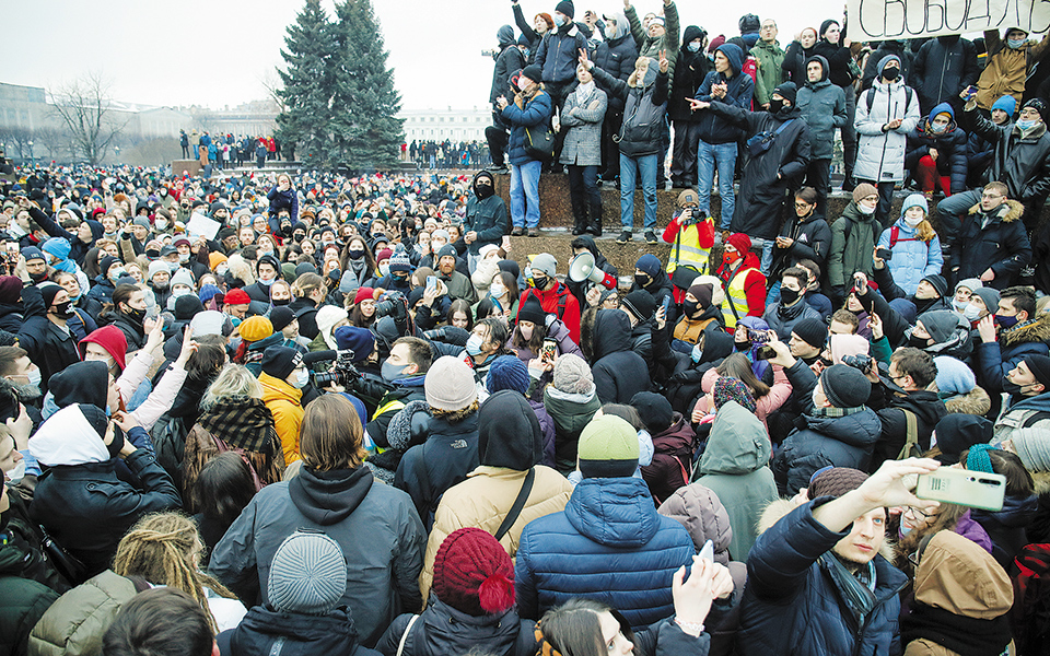 ε-ε-κατά-ρωσίας-και-με-καλάσνικοφ-561279322