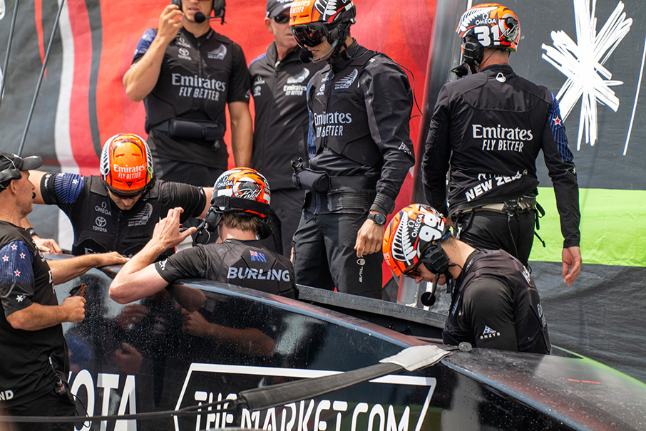Όρτσα τα πανιά με το νέο OMEGA Seamaster Diver 300M America’s Cup-1