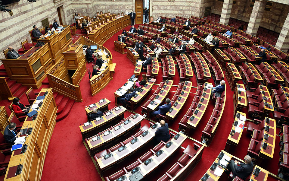στο-κόκκινο-η-ένταση-εντός-της-βουλή-561259933