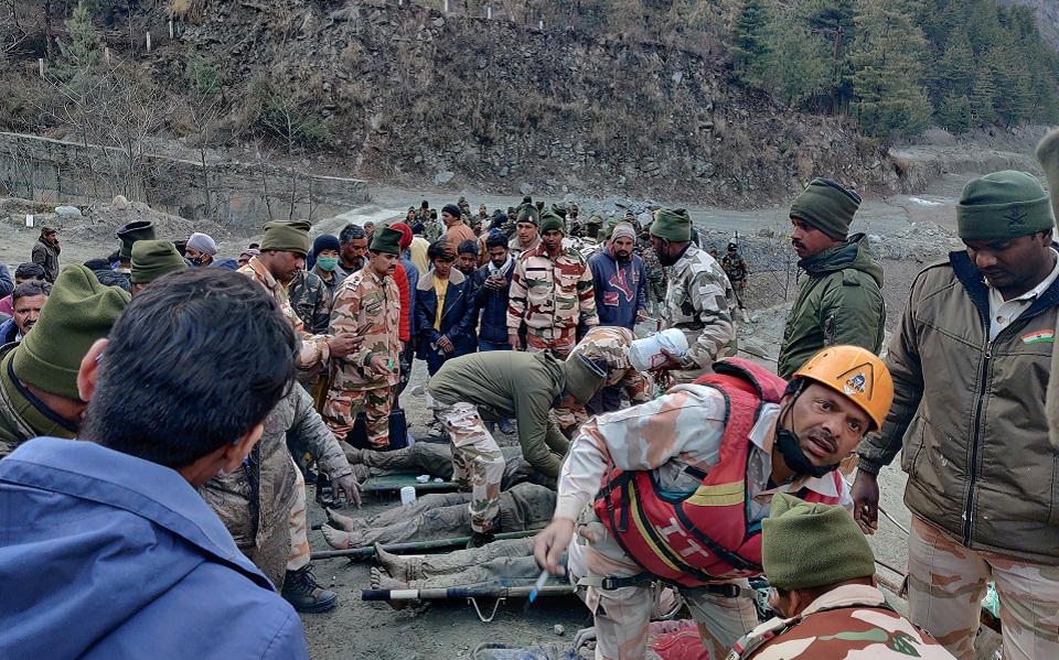 Ιμαλάια: Στους 14 οι νεκροί από την κατάρρευση παγετώνα (εικόνες & βίντεο)-1