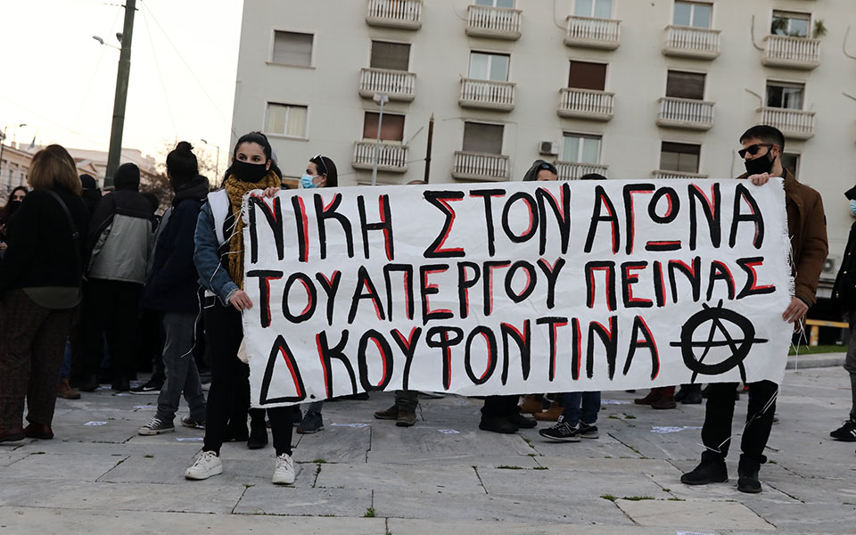 Ένταση στη συγκέντρωση για τον Κουφοντίνα στα Προπύλαια-3