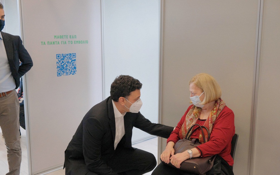 β-κικίλιας-πάνω-από-850-000-οι-εμβολιασμοί-σ-561279037