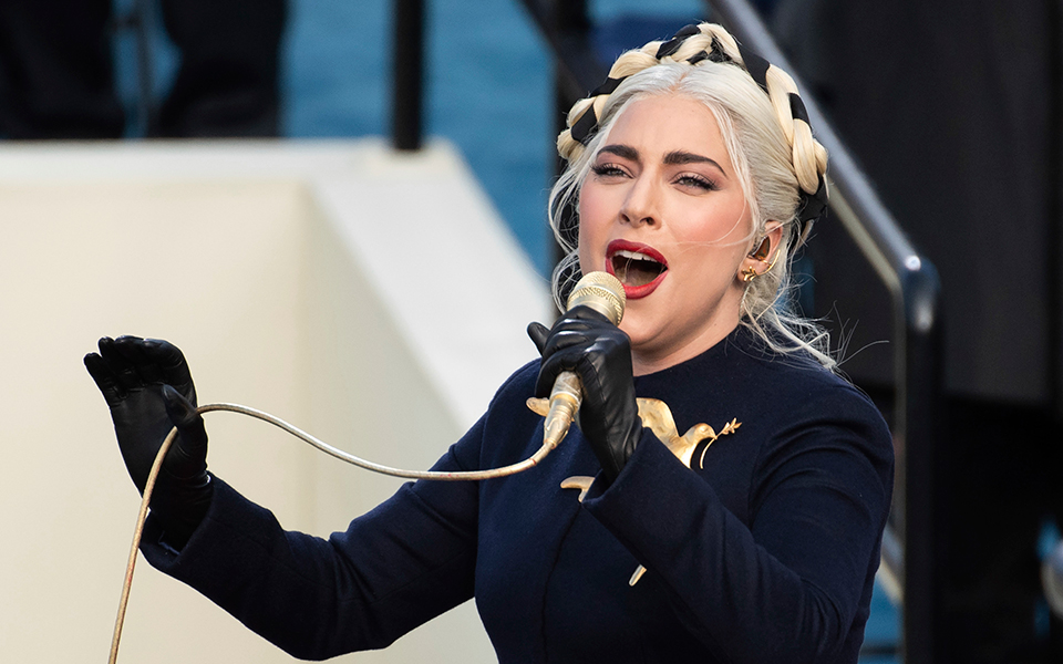 παραδόθηκαν-σώα-τα-δύο-σκυλάκια-της-lady-gaga-561278761