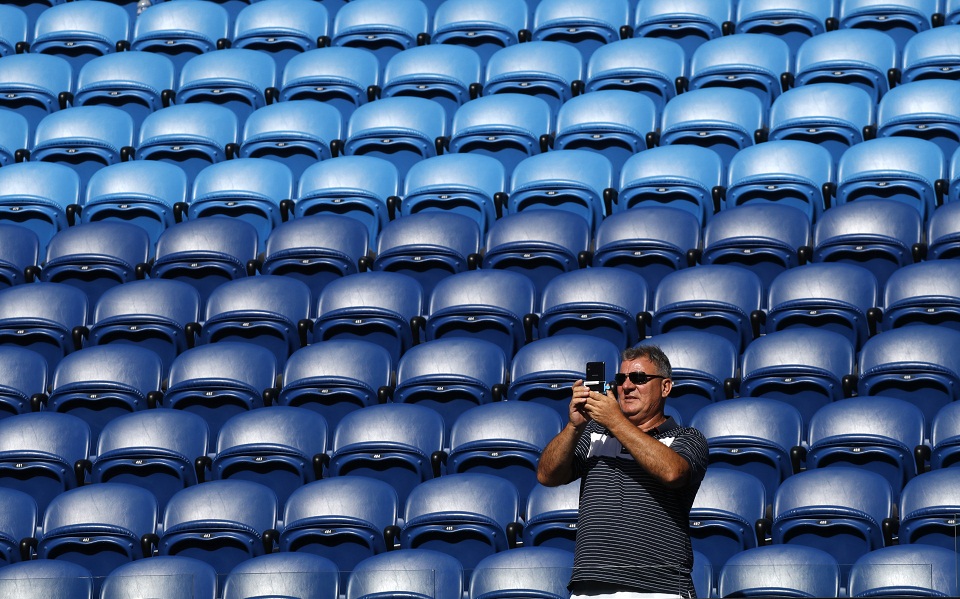 κεκλεισμένων-των-θυρών-συνεχίζεται-τ-561261595