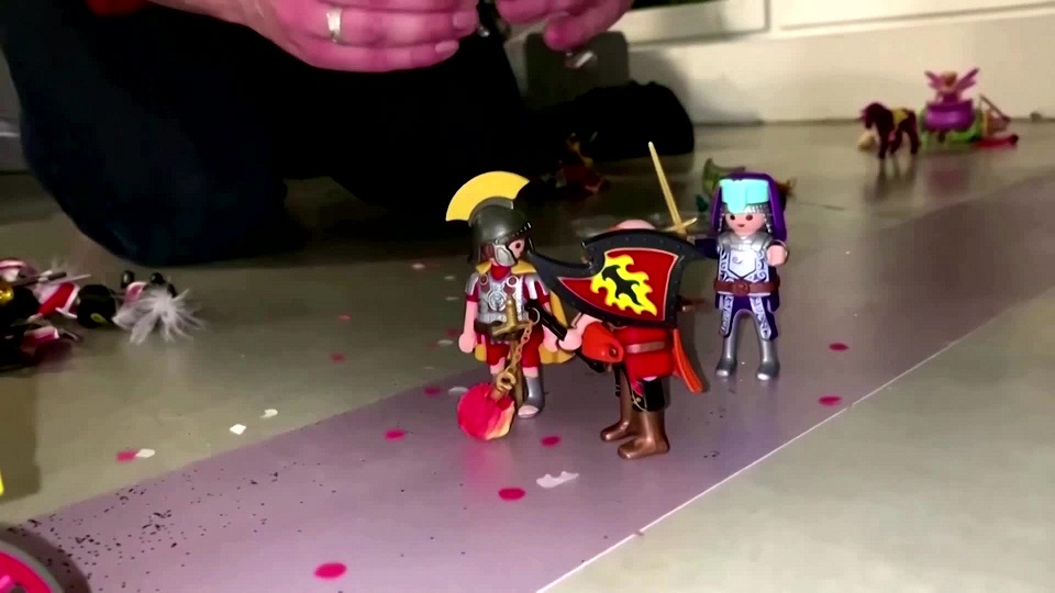 λιλλιπούτειοι-καρναβαλιστές-κυριο-561267487