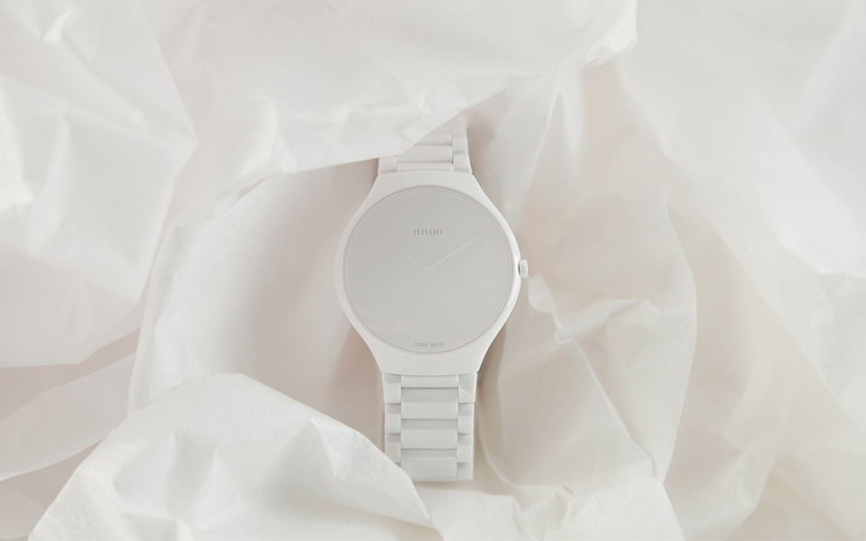 ένα-ρολόι-που-συγκαλύπτει-την-ώρα-561250372