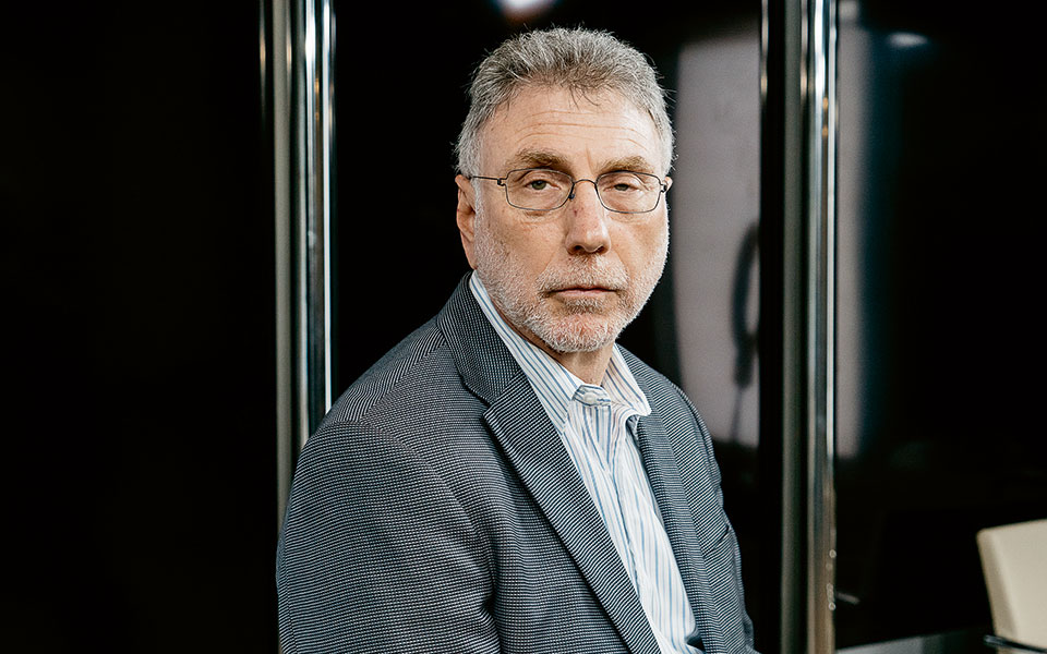 Μάρτιν Μπάρον: «Πρέπει να είμαστε ακτιβιστές των γεγονότων και της αλήθειας»-1