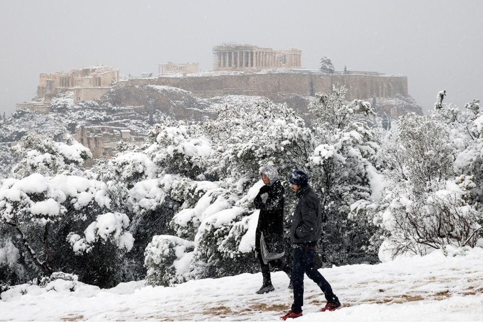 η-ακρόπολη-στα-λευκά-έκανε-τον-γύρο-του-561266815