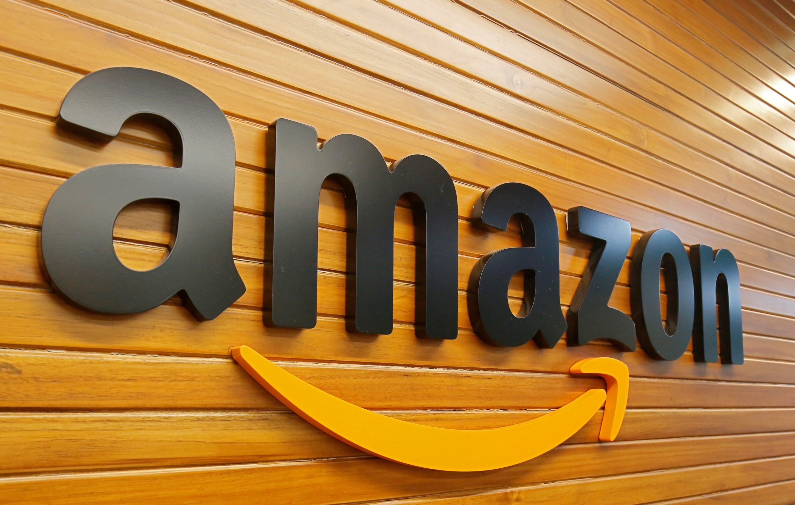 βρετανία-χιλιάδες-εργαζόμενοι-της-amazon-έ-561266323