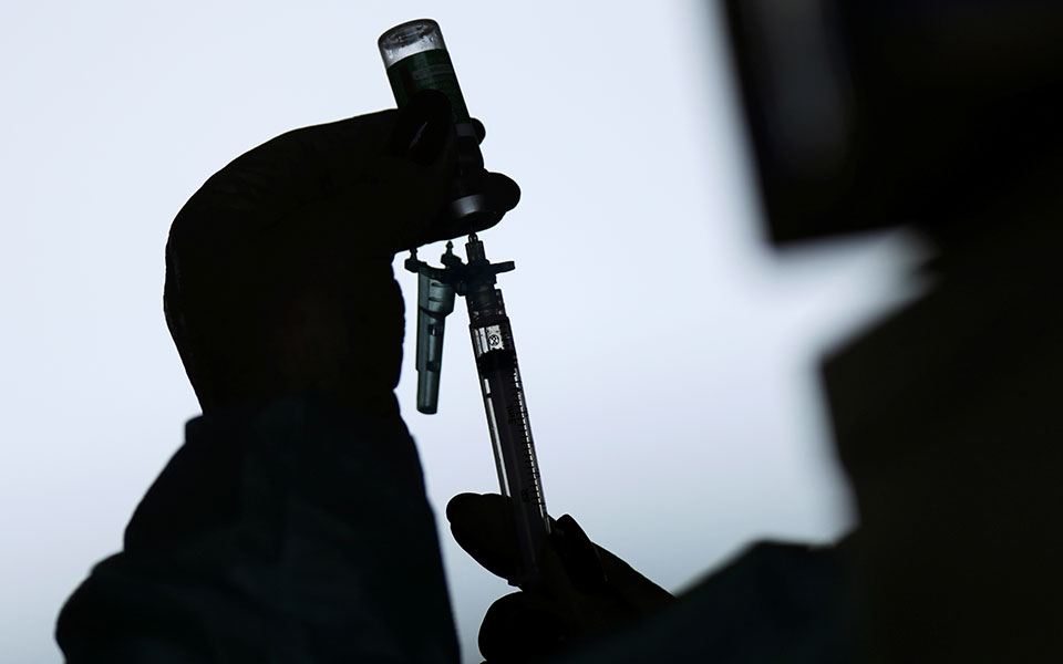 γαλλία-το-εμβόλιο-της-astrazeneca-δεν-συστήνετα-561250480