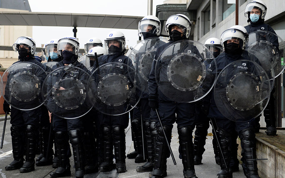 βέλγιο-άνδρας-επιτέθηκε-με-μαχαίρι-σε-561248974