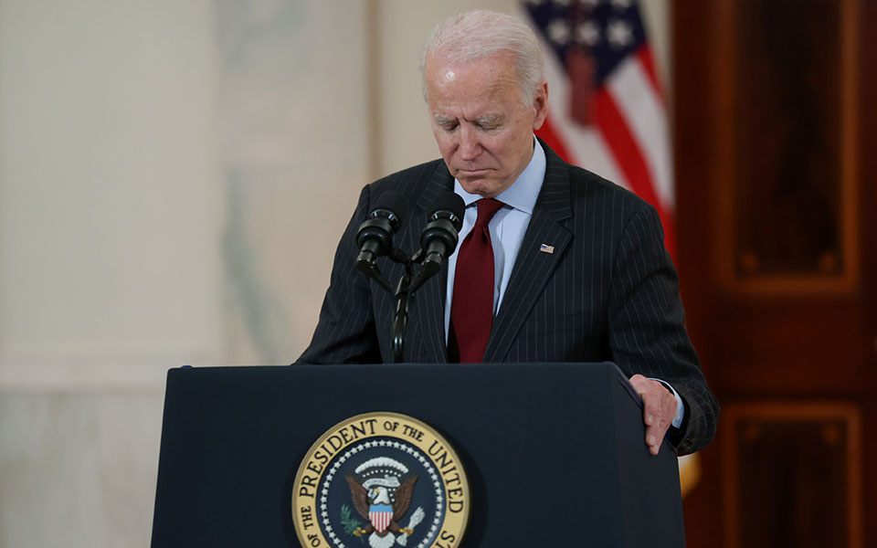 τζο-μπάιντεν-ενός-λεπτού-σιγή-για-τα-θύ-561273373