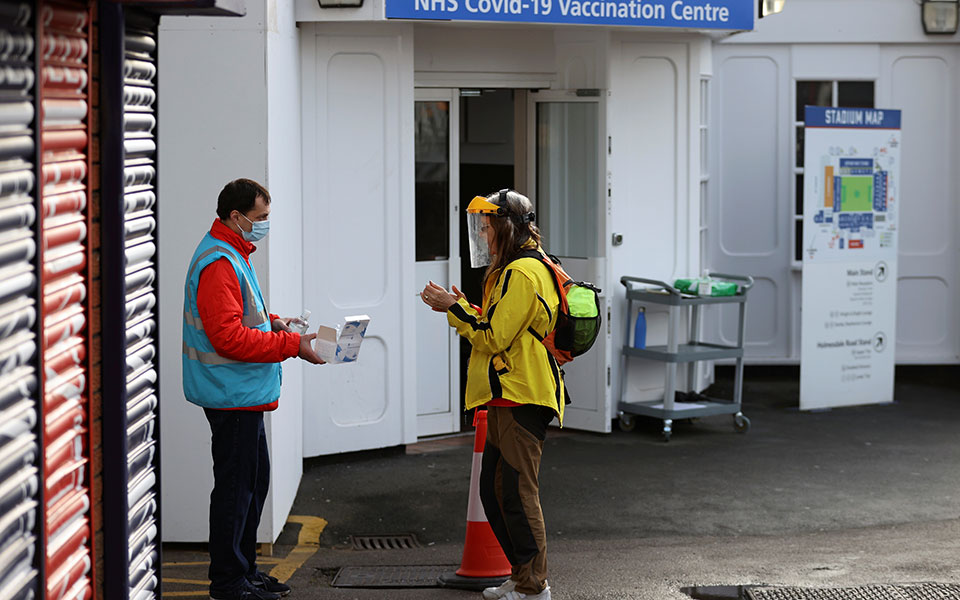βρετανία-εμβολιασμός-μεταναστών-ανε-561256603
