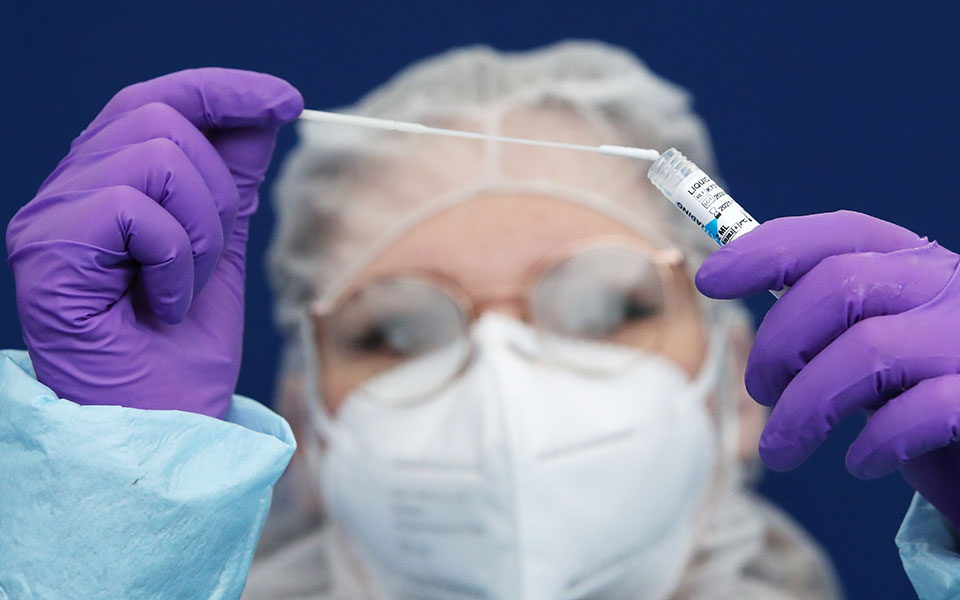 Axios: Σενάριο χρονικής παράτασης μιας πιο θανατηφόρας πανδημίας-2