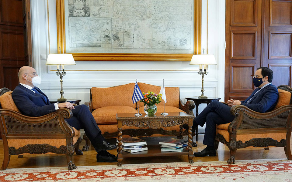 δένδιας-χριστοδουλίδης-σε-διαρκή-στ-561261766