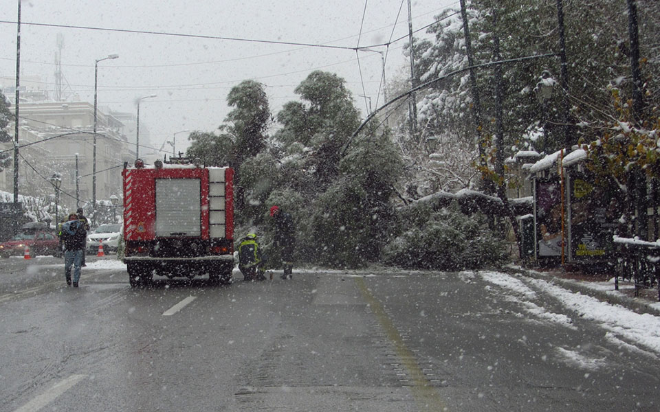 Ολονύχτια μάχη για αποκατάσταση της ηλεκτροδότησης-4