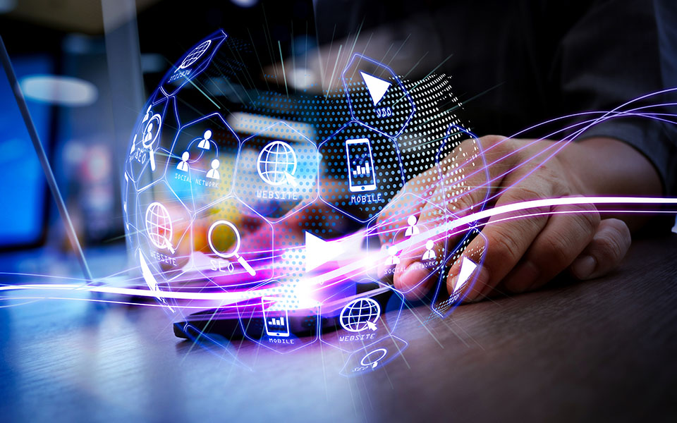 η-ψηφιακή-μετάβαση-θα-επιταχύνει-τη-ζω-561271696