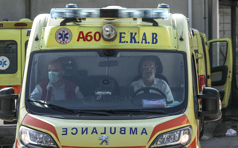 1.424 νέα κρούσματα, 325 διασωληνωμένοι, 23 θάνατοι-3