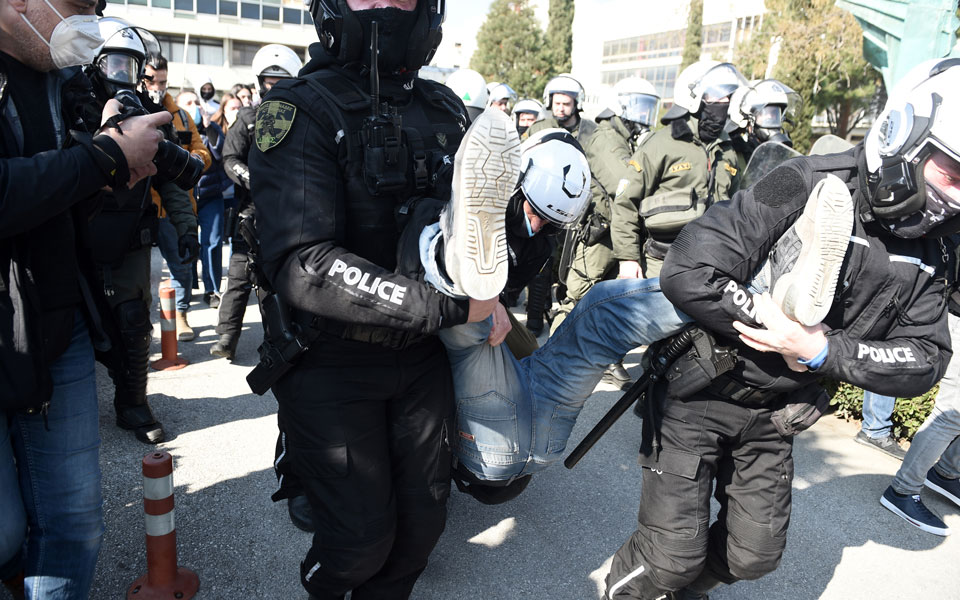 απθ-τριάντα-προσαγωγές-μετά-την-επέμβ-561272941