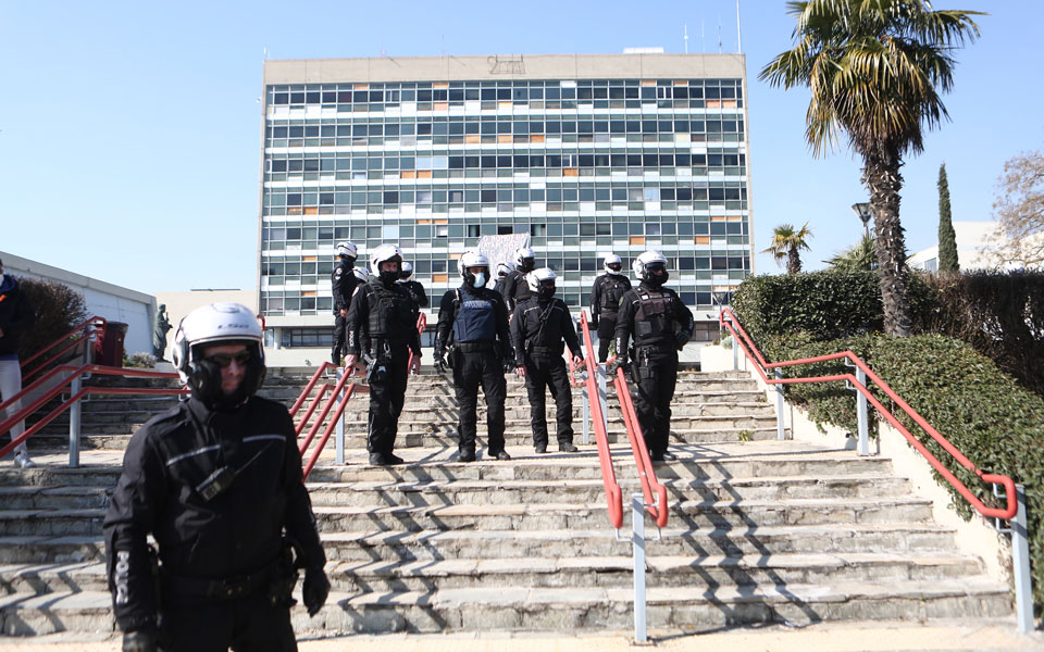 ΑΠΘ: Τριάντα προσαγωγές μετά την επέμβαση της αστυνομίας-1