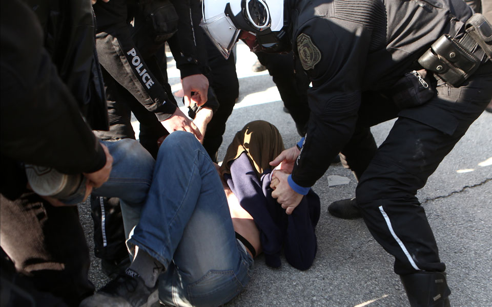 ΑΠΘ: Τριάντα προσαγωγές μετά την επέμβαση της αστυνομίας-3