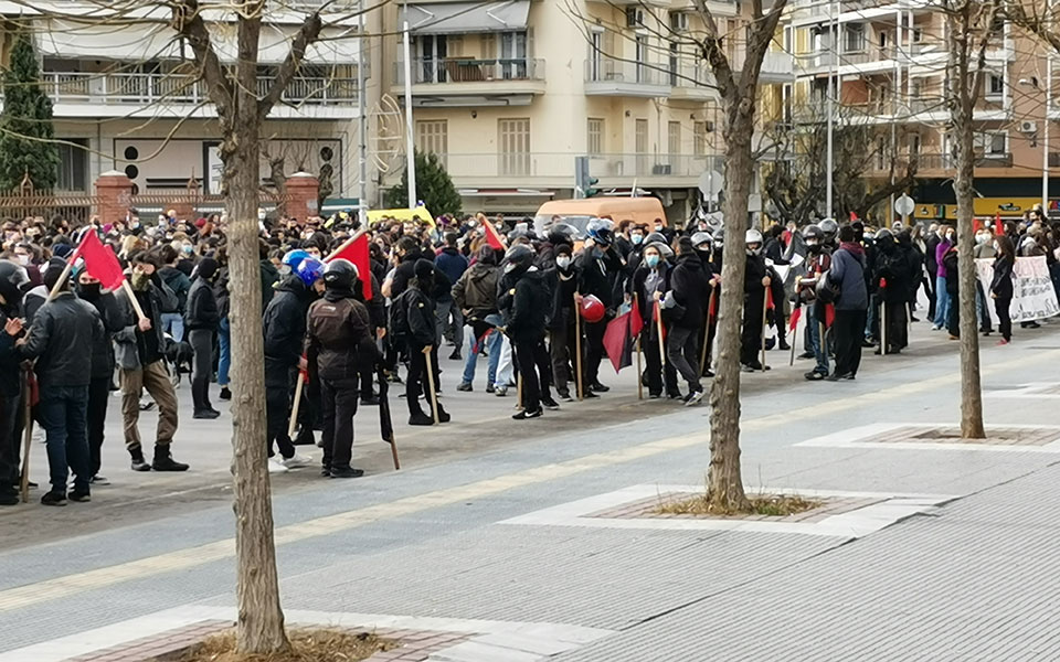 Ένταση στις διαδηλώσεις σε Αθήνα και Θεσσαλονίκη-14