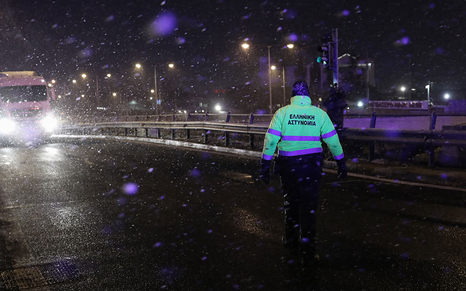 Κλειστή η Αθηνών- Λαμίας για 24 ώρες, σε εξέλιξη το δεύτερο κύμα της κακοκαιρίας-3