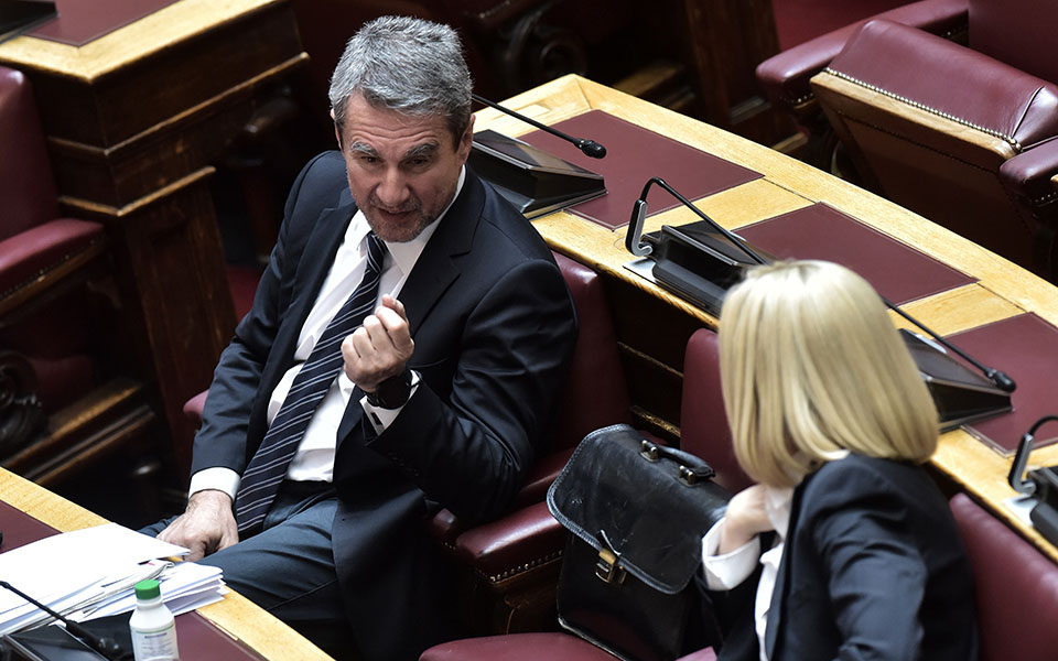 εκρηκτικό-το-κλίμα-στο-εσωτερικό-του-κ-561278614