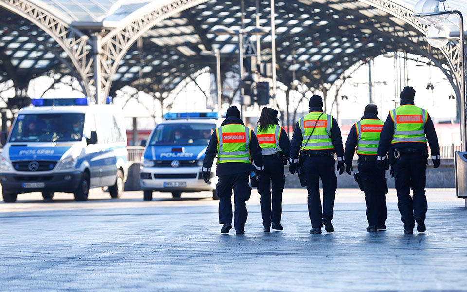 γερμανία-oι-γιατροί-των-μεθ-χαιρετίζου-561261001